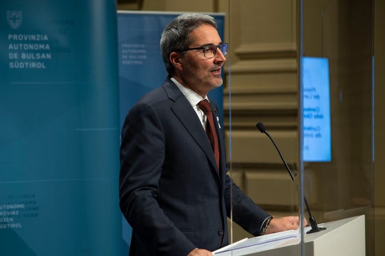 Il presidente della Provincia, Arno Kompatscher, nel corso della conferenza stampa odierna (Foto: ASP/Fabio Brucculeri)