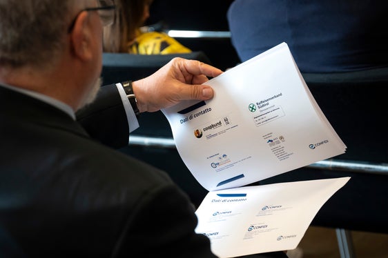 Im erarbeiteten Leitfaden sind unter anderem Best Practice Modelle, Fragen und Antworten sowie Kontaktadressen zu finden. (Foto: LPA/Fabio Brucculeri)