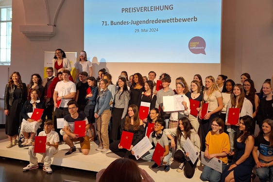 Alle Teilnehmenden am 71. Bundesjugendredewettbewerb in Wien (Foto: LPA/Landesamt für Jugendarbeit/Anita Demetz)