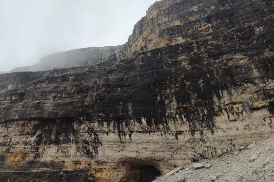 Una suggestiva immagine della grotta del Conturines, la più alta cavità sotterranea del mondo. (Foto: ASP/Ufficio Natura)