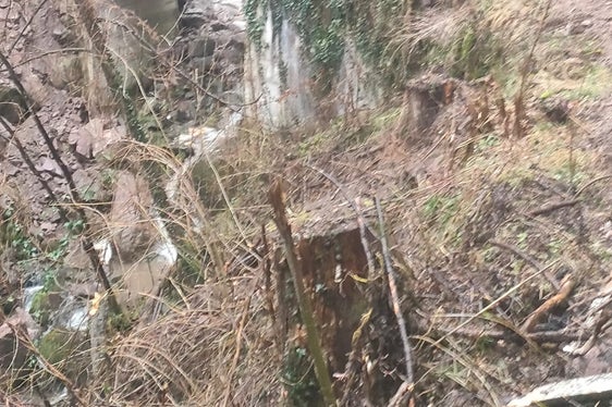 I lavori di costruzione del nuovo ponte sono iniziati quindici giorni fa e si prevede che richiederanno fino a due mesi per essere completati. (Foto: USP/Ufficio provinciale Sistemazione bacini montani Sud dell'Agenzia per la Protezione civile)