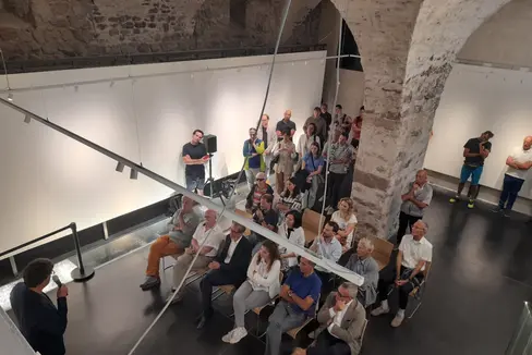 La presentazione della mostra nelle sale della Galleria Civica a Bolzano. Spazi aperti fino al 31 agosto. (Foto:USP/Maja Clara)
