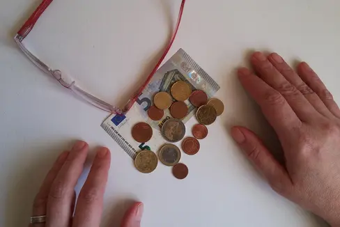 I dipendenti provinciali riceveranno più presto la liquidazione spettante loro (TFR e TFS). Per accelerare la procedura in Alto Adige, l'Ufficio Pensioni della Provincia si è già preparato con un software appositamente sviluppato e personale qualificato. (Foto: Pixabay/La foto può essere utilizzata solo in relazione al presente comunicato stampa)