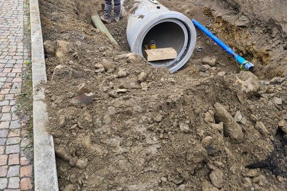 Tiefbauer und Tiefbauerinnen vermessen Bauteile, richten Baustellen ein, heben Baugruben aus und errichten Böschungen und Stützbauwerke: Die Landesregierung hat der neuen Bildungsordnung für den Lehrberuf Tiefbauer/Tiefbauerin zugestimmt. (Archivbild: LPA/Landesamt für Wildbachverbauung West)