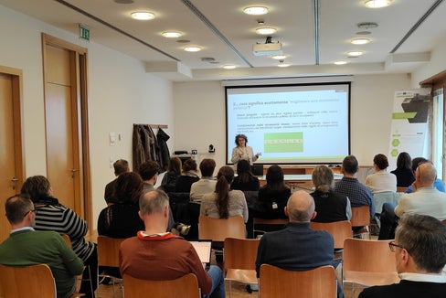 Beim zweiten Treffen mit den lokalen Abfallanlagenbetreibern standen die Fortschritte im Rahmen des Interreg-Projekts Core, das sich mit der Kreislaufwirtschaft organischer Abfälle befasst, im Mittelpunkt. (Foto: Landesagentur für Umwelt und Klimaschutz)