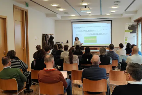 Beim zweiten Treffen mit den lokalen Abfallanlagenbetreibern standen die Fortschritte im Rahmen des Interreg-Projekts Core, das sich mit der Kreislaufwirtschaft organischer Abfälle befasst, im Mittelpunkt. (Foto: Landesagentur für Umwelt und Klimaschutz)