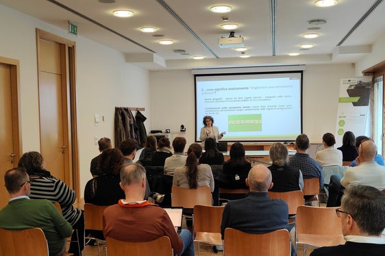 Beim zweiten Treffen mit den lokalen Abfallanlagenbetreibern standen die Fortschritte im Rahmen des Interreg-Projekts Core, das sich mit der Kreislaufwirtschaft organischer Abfälle befasst, im Mittelpunkt. (Foto: Landesagentur für Umwelt und Klimaschutz)