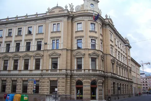 L'edificio postale in Piazza della Parrocchia a Bolzano (Foto: Di Luca83 - CC BY 3.0 - Wikimedia)