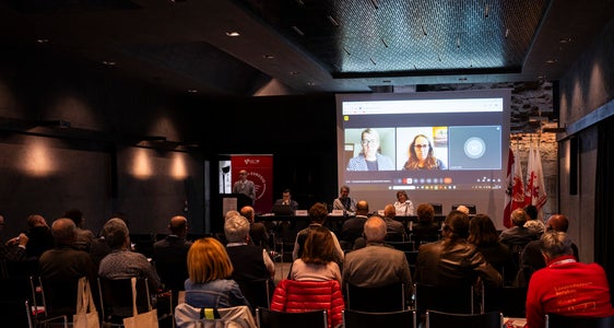 Im Tagungssaal der Festung Franzensfeste feilten rund 50 Fachleute an den nächsten Schritten für den Digitalen Geschichtsatlas der Euregio. (Foto: LPA/Manuela Tessaro)