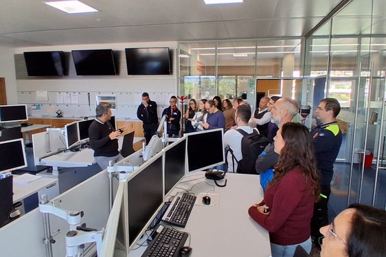 Partecipanti al corso di laurea magistrale “Crisis & Disaster Management: le Funzioni Organizzative in Protezione Civile, Sicurezza e Difesa civile” dell'Università Cattolica del Sacro Cuore di Milano presso il Centro funzionale provinciale. (Foto: USP/Università Cattolica del Sacro Cuore di Milano)