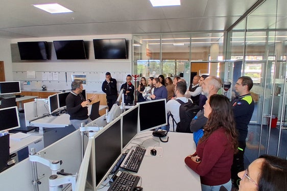 Partecipanti al corso di laurea magistrale “Crisis & Disaster Management: le Funzioni Organizzative in Protezione Civile, Sicurezza e Difesa civile” dell'Università Cattolica del Sacro Cuore di Milano presso il Centro funzionale provinciale. (Foto: USP/Università Cattolica del Sacro Cuore di Milano)