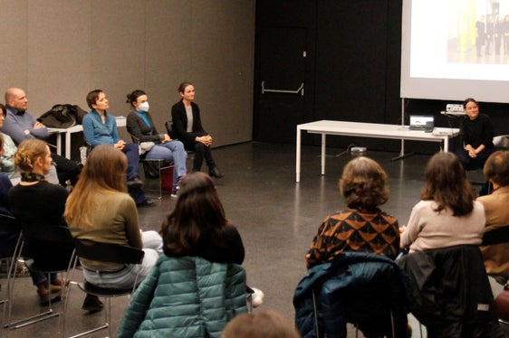 Vertreterinnen und Vertreter verschiedener Bildungs- und Kulturinstitutionen bei der heutigen Vorstellung des Netzwerks Kultur.Forscher! im Museion in Bozen (Foto: LPA/Verena Hilber)