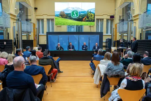 Le destinazioni e le aziende altoatesine saranno ora certificate secondo uno standard riconosciuto a livello internazionale per il loro impegno nel campo della sostenibilità. Il Marchio di sostenibilità Alto Adige nel turismo è stato presentato oggi (Foto: ASP/Fabio Brucculeri)