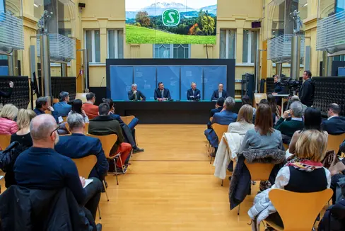 Le destinazioni e le aziende altoatesine saranno ora certificate secondo uno standard riconosciuto a livello internazionale per il loro impegno nel campo della sostenibilità. Il Marchio di sostenibilità Alto Adige nel turismo è stato presentato oggi (Foto: ASP/Fabio Brucculeri)