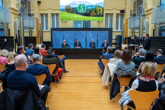 Le destinazioni e le aziende altoatesine saranno ora certificate secondo uno standard riconosciuto a livello internazionale per il loro impegno nel campo della sostenibilità. Il Marchio di sostenibilità Alto Adige nel turismo è stato presentato oggi (Foto: ASP/Fabio Brucculeri)
