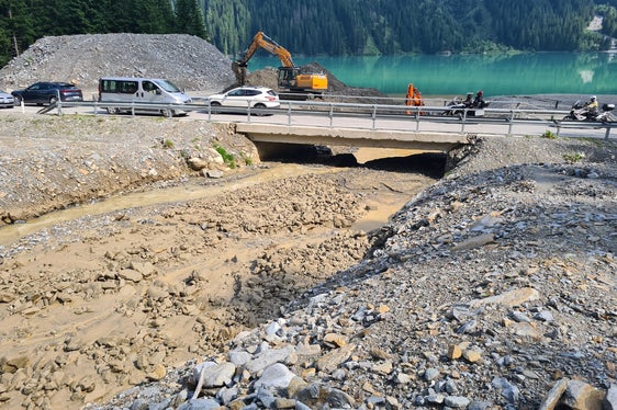 Operai ed escavatori in azione anche sul rio Croda Rossa vicino al lago di Anterselva. (Foto: Ufficio Sistemazione bacini montani est)