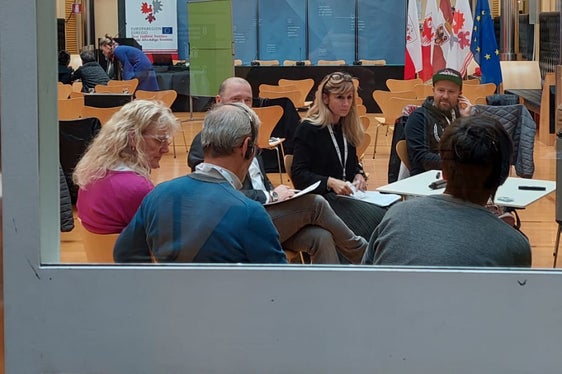 Durante il convegno, suddiviso in quattro gruppi di lavoro, i partecipanti hanno sviluppato idee progettuali su storia dell’arte e architettura contemporanea, arti visive, letteratura e teatro, paesaggio museale e musica (Foto: Euregio/Stefan Graziadei)