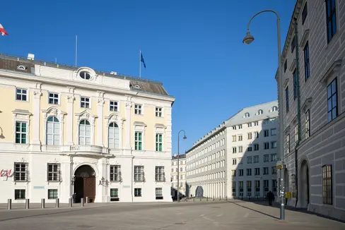 Bundeskanzler Nehammer zieht ins Bundeskanzleramt (im Bild) ein. LH Kompatscher wünscht der neuen österreichischen Regierung alles Gute für diese verantwortungsvolle Aufgabe. (Foto: BKA/Andy Wenzel)
