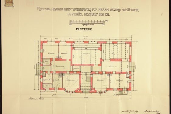 Die Villa Gasteiger wurde 1902 als dreigeschossiges Wohnhaus für den Bozner Oswald Gasteiger errichtet: Um das zentrale Treppenhaus gruppieren sich zweigroßzügig bemessene Wohneinheiten pro Geschoss (Foto: LPA/Landesdenkmalamt)