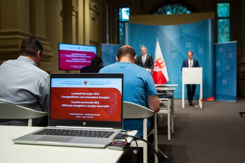 Zahlen zu den Förderansuchen im Bereich erneuerbare Energien haben Landeshauptmann Arno Kompatscher und Landesrat Giuliano Vettorato vorgestellt. (Foto: LPA/Fabio Brucculeri)