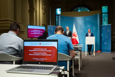 Zahlen zu den Förderansuchen im Bereich erneuerbare Energien haben Landeshauptmann Arno Kompatscher und Landesrat Giuliano Vettorato vorgestellt. (Foto: LPA/Fabio Brucculeri)