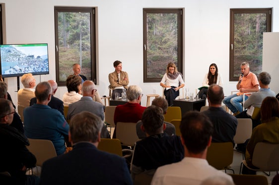 Win-win-Situation oder Widerspruch: Bei der Podiumsdiskussion wurde ein Blick auf die Schutzfunktion des Naturparks und seine touristische Nutzung geworfen. (Foto: LPA/Fabio Brucculeri)