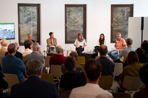 Win-win-Situation oder Widerspruch: Bei der Podiumsdiskussion wurde ein Blick auf die Schutzfunktion des Naturparks und seine touristische Nutzung geworfen. (Foto: LPA/Fabio Brucculeri)
