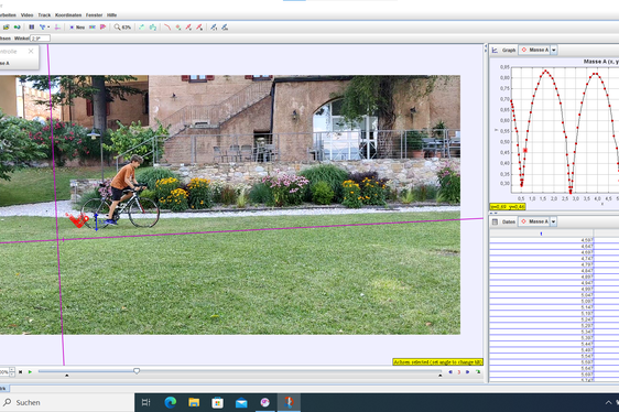 Im Workshop Mathematik in Sport und Spiel wurde unter anderem bei praktischen Versuchen mit dem Fahrrad anhand einer Markierung am Reifen mittels mathematischem Modell Kurven mit Drehmomenten aufgezeigt, dazu die Geschwindigkeit. (Foto: LPA/Bildungsdirektion)
