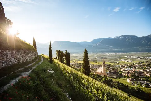 L'esame di abilitazione professionale per accompagnatori turistici sarà indetto a breve, la Giunta provinciale ha stabilito che le conoscenze linguistiche sono un requisito fondamentale (Foto: IDM Südtirol-Alto Adige/Benjamin Pfitscher)