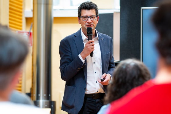 Günter Sölva, direttore dell’Ufficio Sviluppo personale, ha organizzato l'evento dedicato ai nuovi dipendenti della Provincia. (Foto: ASP/Fabio Brucculeri)