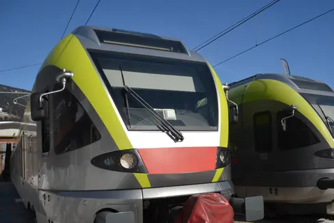 Attualmente la manutenzione dei treni viene effettuata a Merano, Bolzano, San Candido (nella foto), Malles e in altre località. In futuro, Sta effettuerà la manutenzione dei treni principalmente in un'officina di 1,4 ettari a Bolzano (Foto: ASP/Ingo Dejaco)