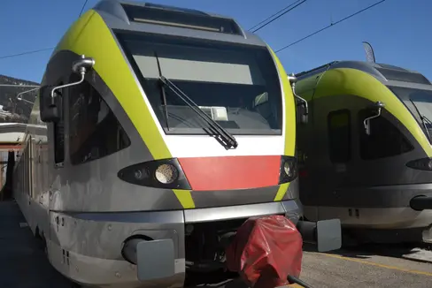 Attualmente la manutenzione dei treni viene effettuata a Merano, Bolzano, San Candido (nella foto), Malles e in altre località. In futuro, Sta effettuerà la manutenzione dei treni principalmente in un'officina di 1,4 ettari a Bolzano (Foto: ASP/Ingo Dejaco)
