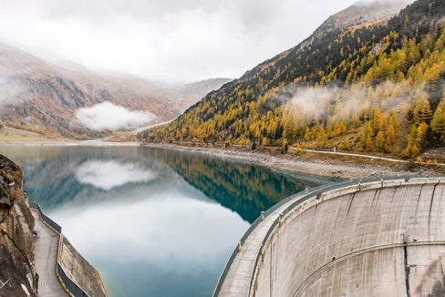 Ammontano a 1,35 milioni di euro i fondi disponibili per le misure ambientali derivanti dalla centrale di Lappago (nella foto il bacino di Neves). Oggi la Giunta ha approvato il piano ambientale per il periodo 2023-2025. (Foto: Alperia)