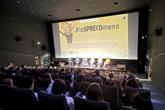 Die Veranstaltung im Filmclub Bozen richtete sich an Oberschülerinnen und Oberschüler. (Foto: LPA/Landesagentur für Umwelt und Klimaschutz)