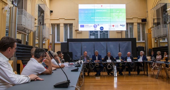 Digitale Daten und Systeme vor Angriffen und Missbrauch schützen - darauf zielen drei Vorhaben, die das Land gemeinsam mit Partnern umsetzt und die bei einer Tagung besprochen wurden. (Foto: LPA/Guido Steinegger)