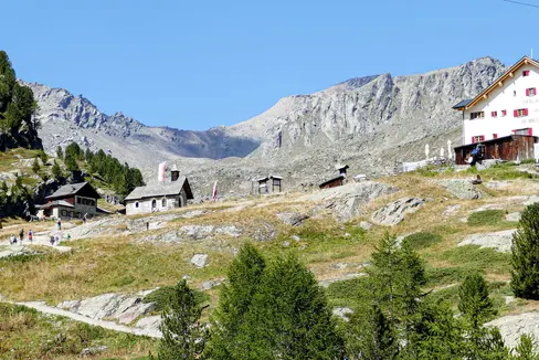 Il nuovo Rifugio Nino Corsi in Val Martello, ristrutturato e ampliato dalla Ripartizione Amministrazione Patrimonio. Costruito nel 1882 dalla sezione alpinistica di Dresda, dal 1999 è di proprietà della Provincia di Bolzano. (Foto: ASP)