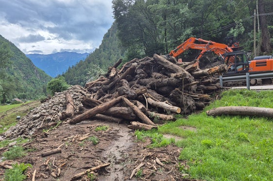 Dopo la colata detritica nel rio di Rattisio Vecchio, l'intero corso inferiore è stato ripulito da detriti e legname selvatico. (Foto: Ufficio Sistemazione bacini montani ovest dell'Agenzia per la Protezione civile/Martin Eschgfäller)
