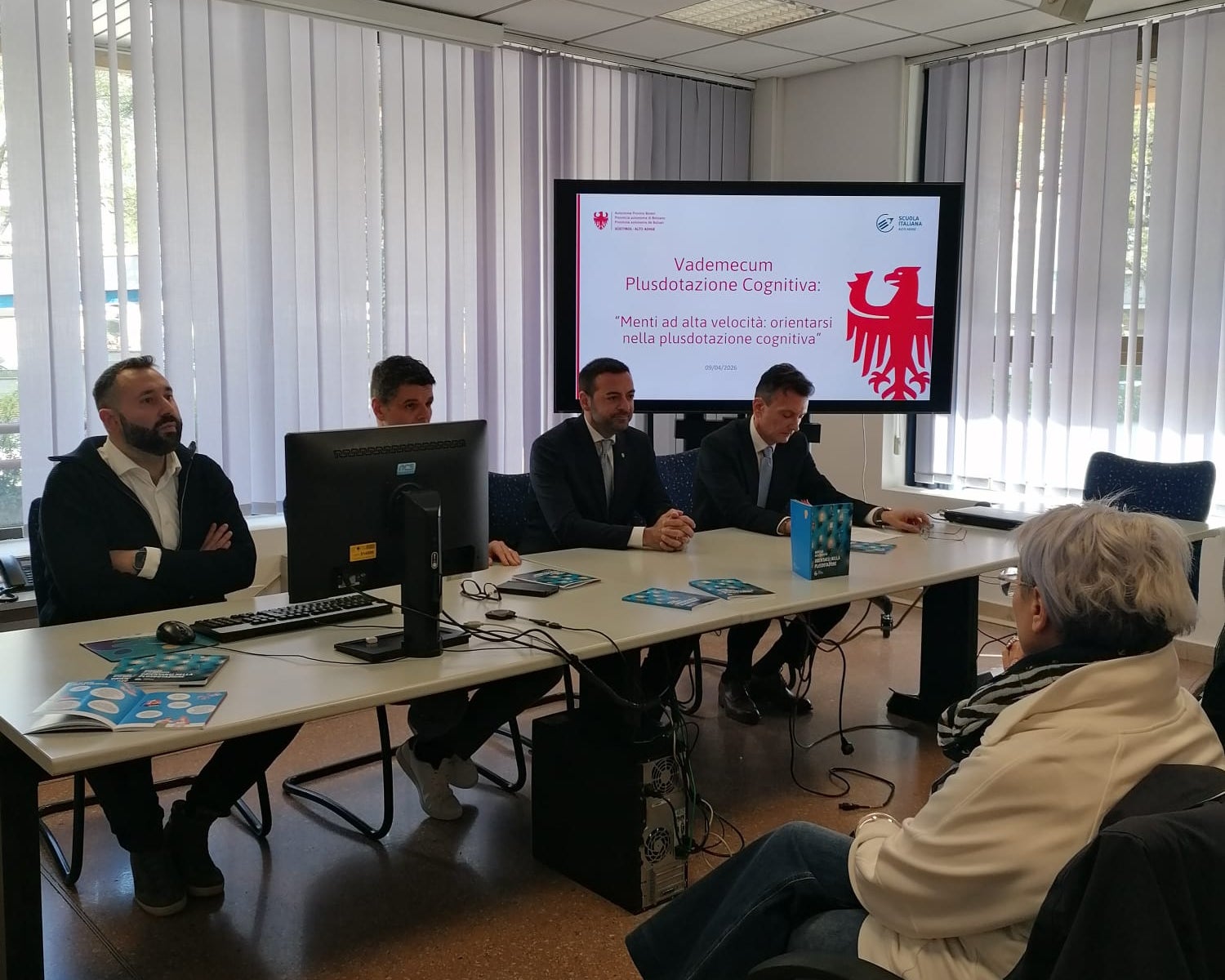 Presentazione del vademecum sulla plusdotazione: da sinistra Iuri Mastrandrea (psicologo dello spettro autistico), l'ispettore all’integrazione Christian Rispoli, il vicepresidente della Provincia Marco Galateo e il sovrintendente scolastico Vincenzo Gullotta. (Foto: USP/Laura Bonora)