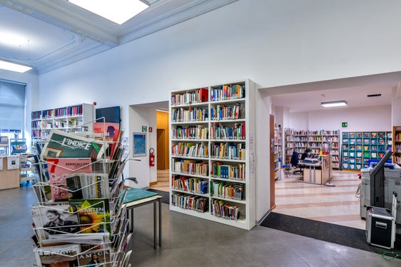 La Biblioteca provinciale italiana “Claudia Augusta” è stata istituita con la Legge provinciale n. 6 del 1999. Il comitato scientifico è composto da autorevoli personalità della cultura appartenenti al gruppo linguistico italiano (Foto: ASP/Biblioteca Claudia Augusta)