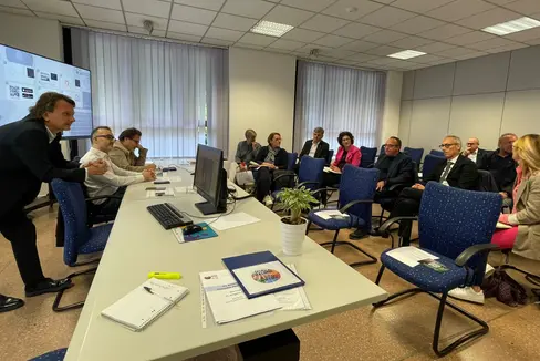 Si è tenuto ieri (21 maggio), all'Intendenza scolastica italiana a Bolzano, un incontro con le parti interessate per valutare la possibilità di istituire in Alto Adige un Its Academy (Foto: ASP/Direzione istruzione e formazione italiana)