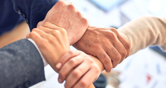 Für Initiativen zur Förderung der ehrenamtlichen Tätigkeit können Dachverbände mit Unterstützung des Landes rechnen. Die maximale Beitragshöhe hat die Landesregierung heute auf 85 Prozent angehoben. (Foto: Unsplash)