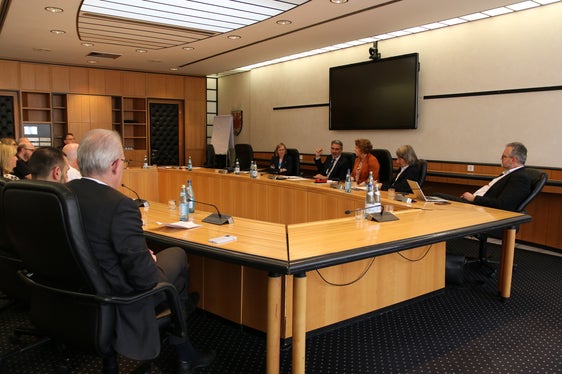 I partecipanti hanno convenuto che una più stretta collaborazione tra il settore pubblico e gli erogatori privati nel settore socio-sanitario è possibile attraverso gli strumenti della co-programmazione e della co-progettazione. (Foto: ASP/Carmen Kollmann)