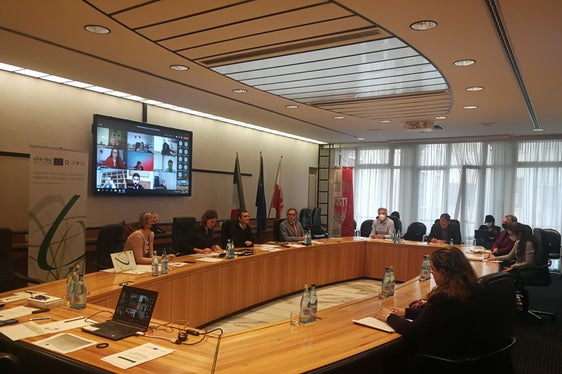 Risultati positivi per il programma Investimenti a favore della crescita e dell’occupazione FESR 2014-2020. Il punto della situazione è stato fatto oggi (21 ottobre) nella riunione del Comitato di Sorveglianza in videoconferenza. (Foto: ASP/RipartizioneEuropa)