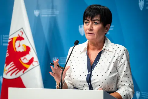 Die für Sicherheit und Gewaltprävention zuständige Landesrätin Ulli Mair hat die Einrichtung eines zentral organisierten Streetworker-Dienstes auf Landesebene veranlasst. (Foto: LPA/Fabio Brucculeri)