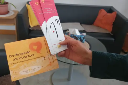 In Bozen, Meran, Brixen und Bruneck können sich Frauen in Gewaltsituationen an Beratungsstellen wenden, um dort Unterstützung und Hilfe zu erfahren. (Foto: LPA)