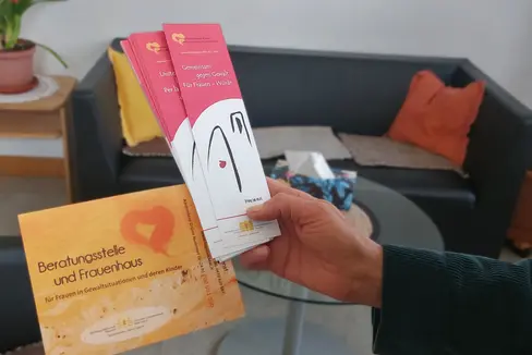 In Bozen, Meran, Brixen und Bruneck können sich Frauen in Gewaltsituationen an Beratungsstellen wenden, um dort Unterstützung und Hilfe zu erfahren. (Foto: LPA)