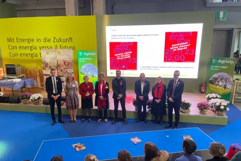 Anche alla Fiera dell'agricoltura Agrialp sono stati osservati oggi (25 novembre) due minuti di silenzio nell'ambito della campagna di sensibilizzazione L'Alto Adige si ferma (Foto: ASP/GNews)