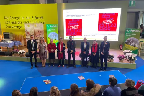 Anche alla Fiera dell'agricoltura Agrialp sono stati osservati oggi (25 novembre) due minuti di silenzio nell'ambito della campagna di sensibilizzazione L'Alto Adige si ferma (Foto: ASP/GNews)