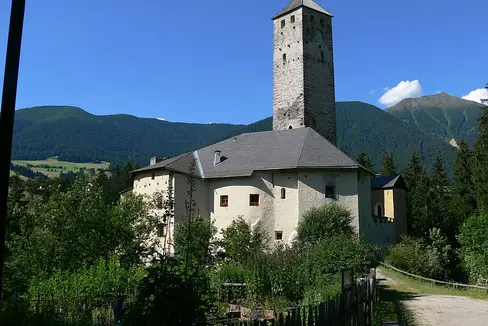 La tre giorni di convegno si chiuderà sabato 8 ottobre con la visita del magnifico castello di Welsperg. (Foto: Wikipedia - Wolfgang Sauber - CC BY-SA 3.0.jpg)