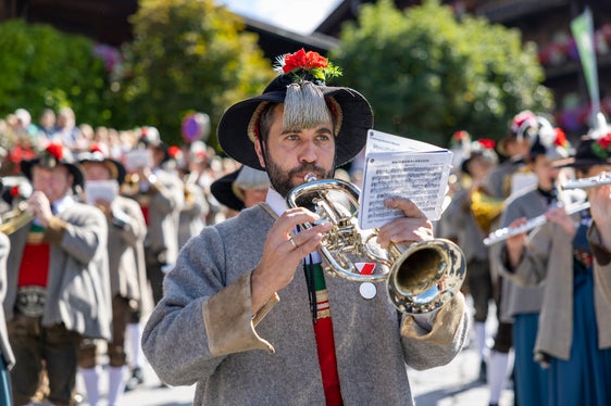 Le bande musicali hanno fatto da cornoice alla cerimonia di avvio della Giornata del Tirolo nell'ambito del Forum Europeo di Alpbach (Foto: Land Tirol/Sedlak)